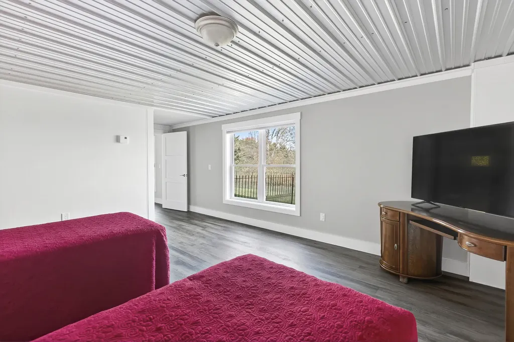 27 Hillside Avenue Falmouth ME 04105