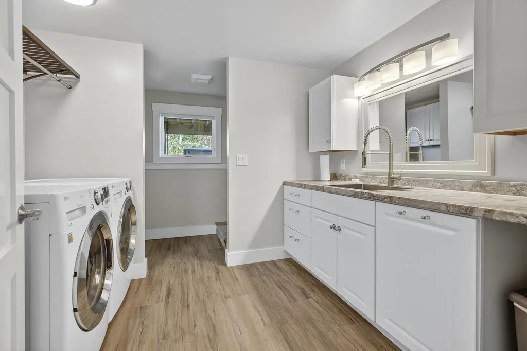 27 Hillside Avenue Falmouth ME 04105