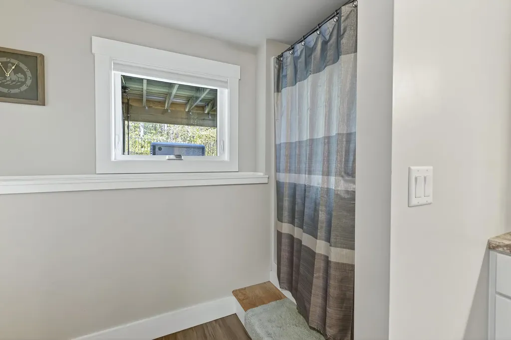 27 Hillside Avenue Falmouth ME 04105