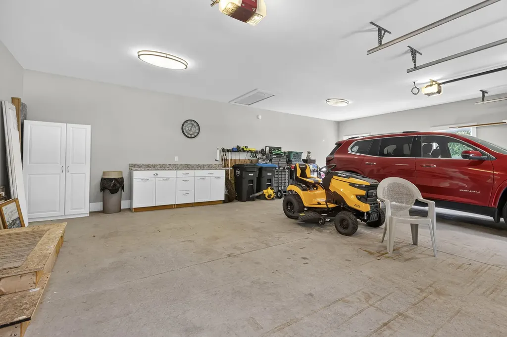27 Hillside Avenue Falmouth ME 04105