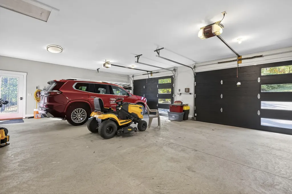 27 Hillside Avenue Falmouth ME 04105