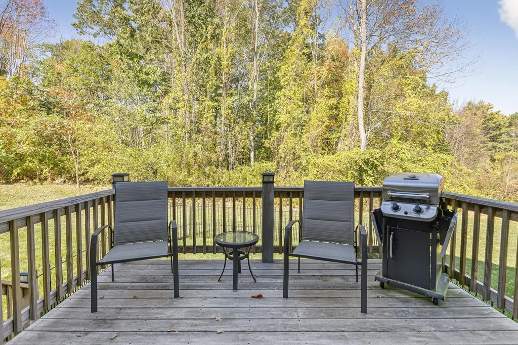 27 Hillside Avenue Falmouth ME 04105