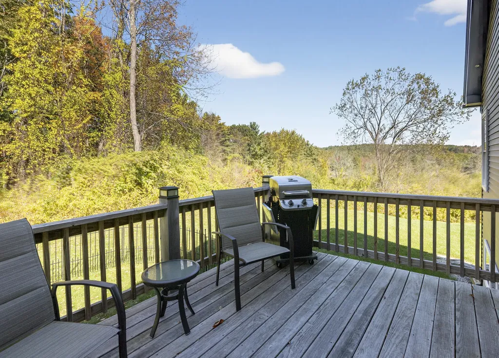 27 Hillside Avenue Falmouth ME 04105
