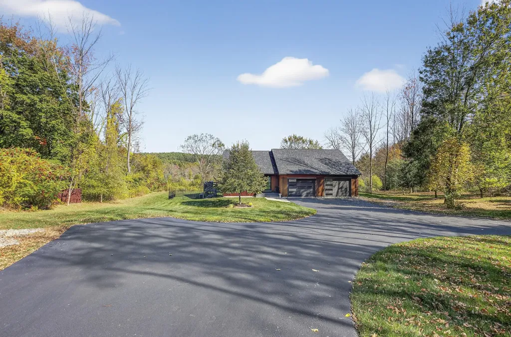 27 Hillside Avenue Falmouth ME 04105