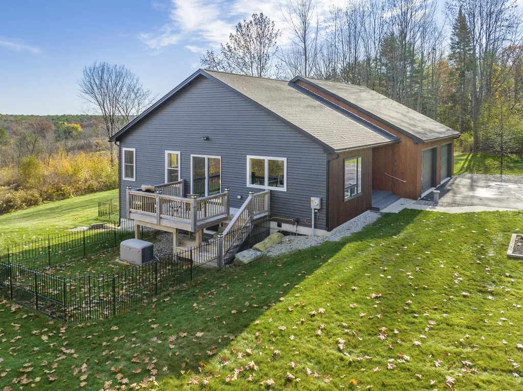 27 Hillside Avenue Falmouth ME 04105