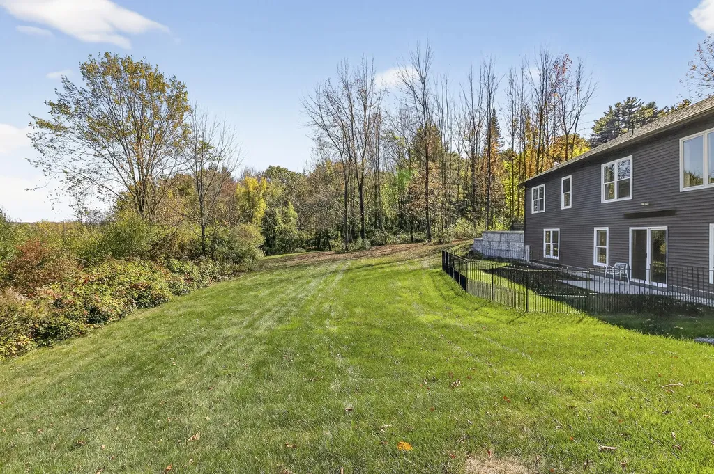 27 Hillside Avenue Falmouth ME 04105