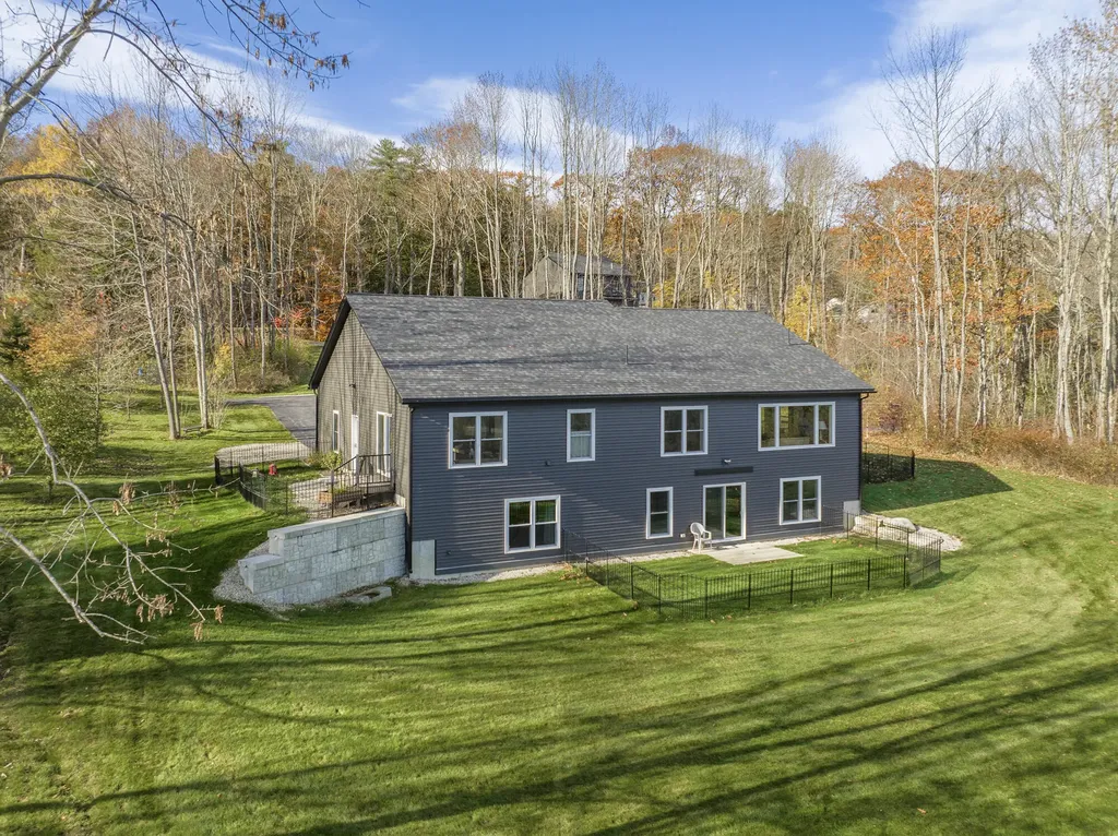 27 Hillside Avenue Falmouth ME 04105