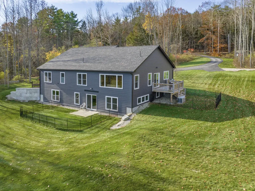 27 Hillside Avenue Falmouth ME 04105