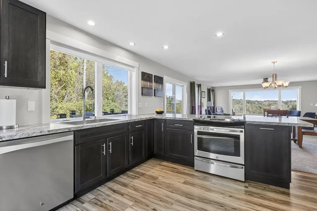 27 Hillside Avenue Falmouth ME 04105