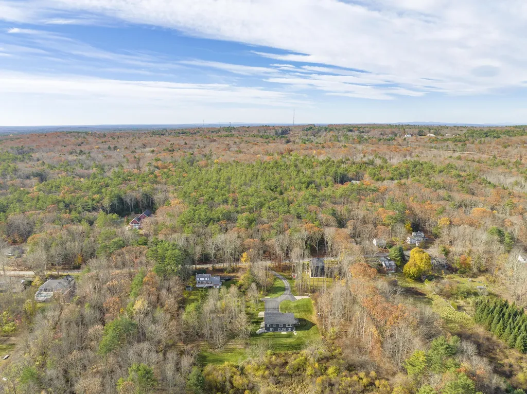 27 Hillside Avenue Falmouth ME 04105