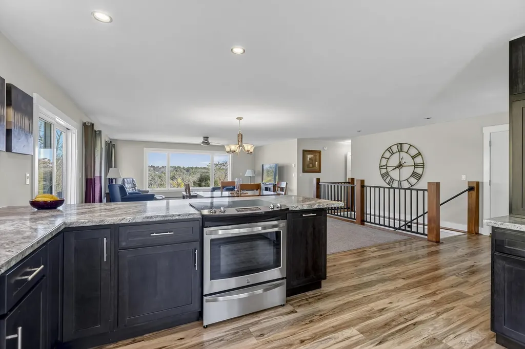 27 Hillside Avenue Falmouth ME 04105