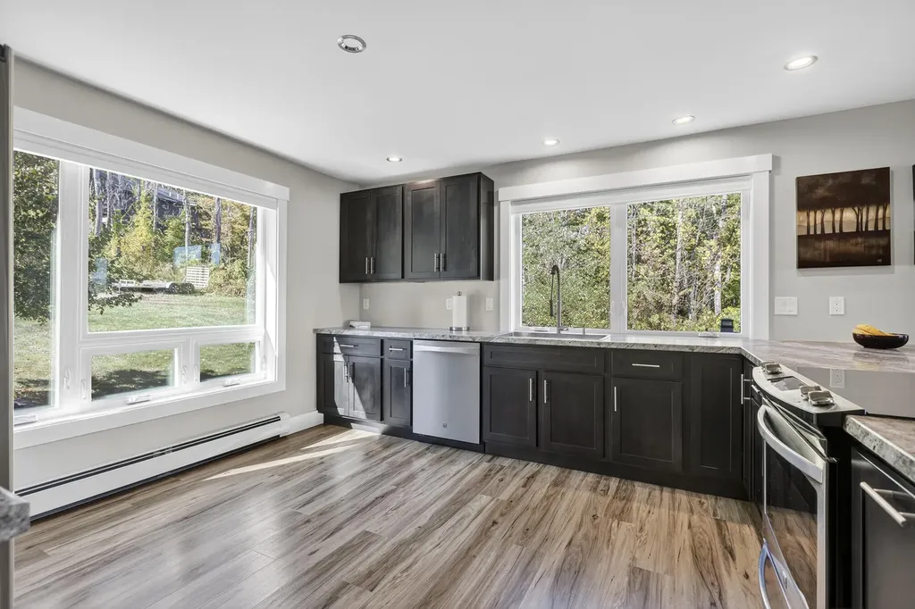 27 Hillside Avenue Falmouth ME 04105