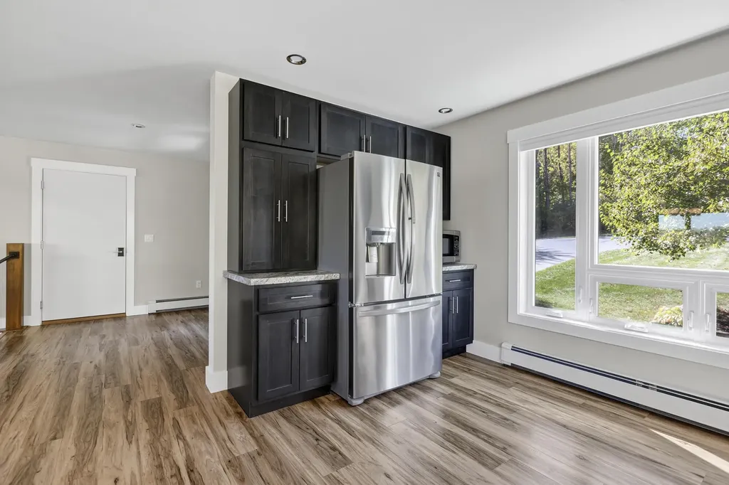 27 Hillside Avenue Falmouth ME 04105
