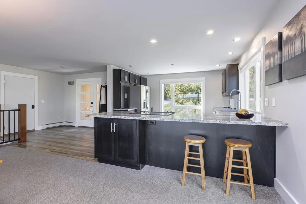 27 Hillside Avenue Falmouth ME 04105