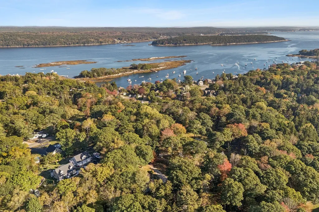 12 Harbor Heights Harpswell ME 04079