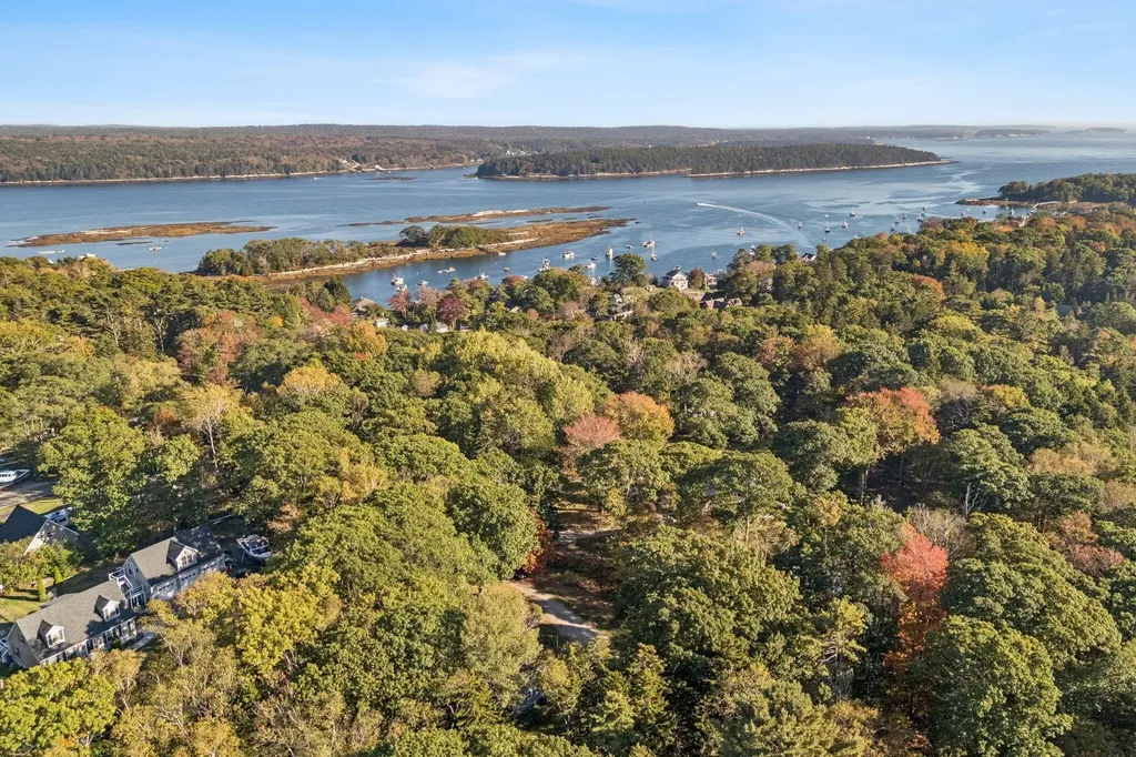 12 Harbor Heights Harpswell ME 04079