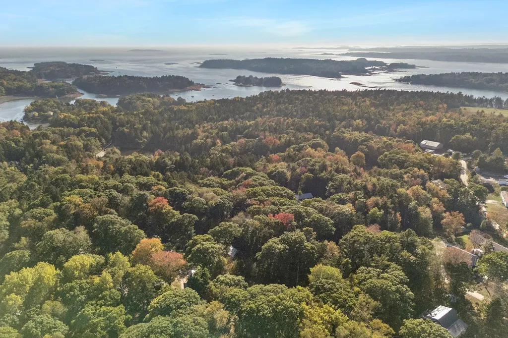 12 Harbor Heights Harpswell ME 04079