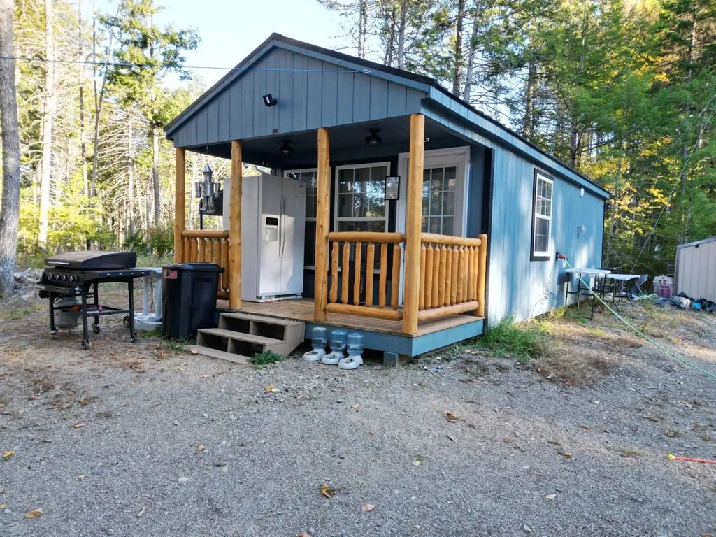 40 Trails End Lincoln ME 04457