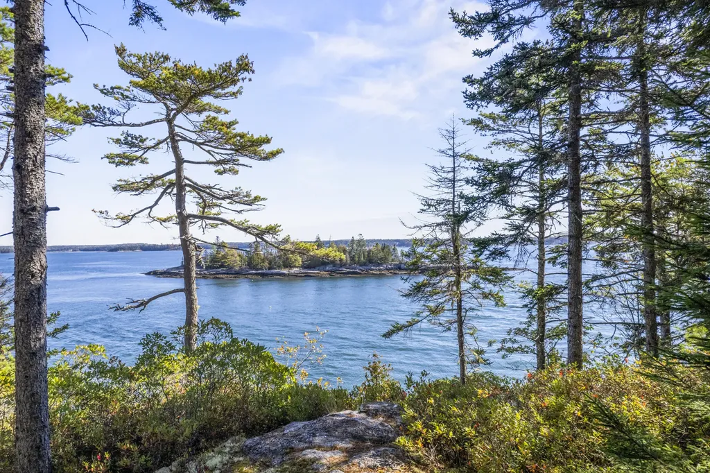 13 Narrows Way Georgetown ME 04548