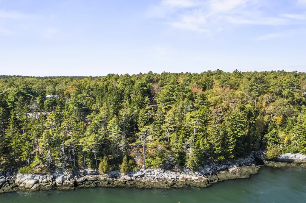 13 Narrows Way Georgetown ME 04548