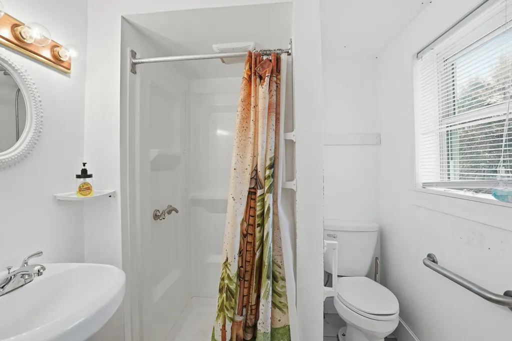 879 Hudson Road Glenburn ME 04401