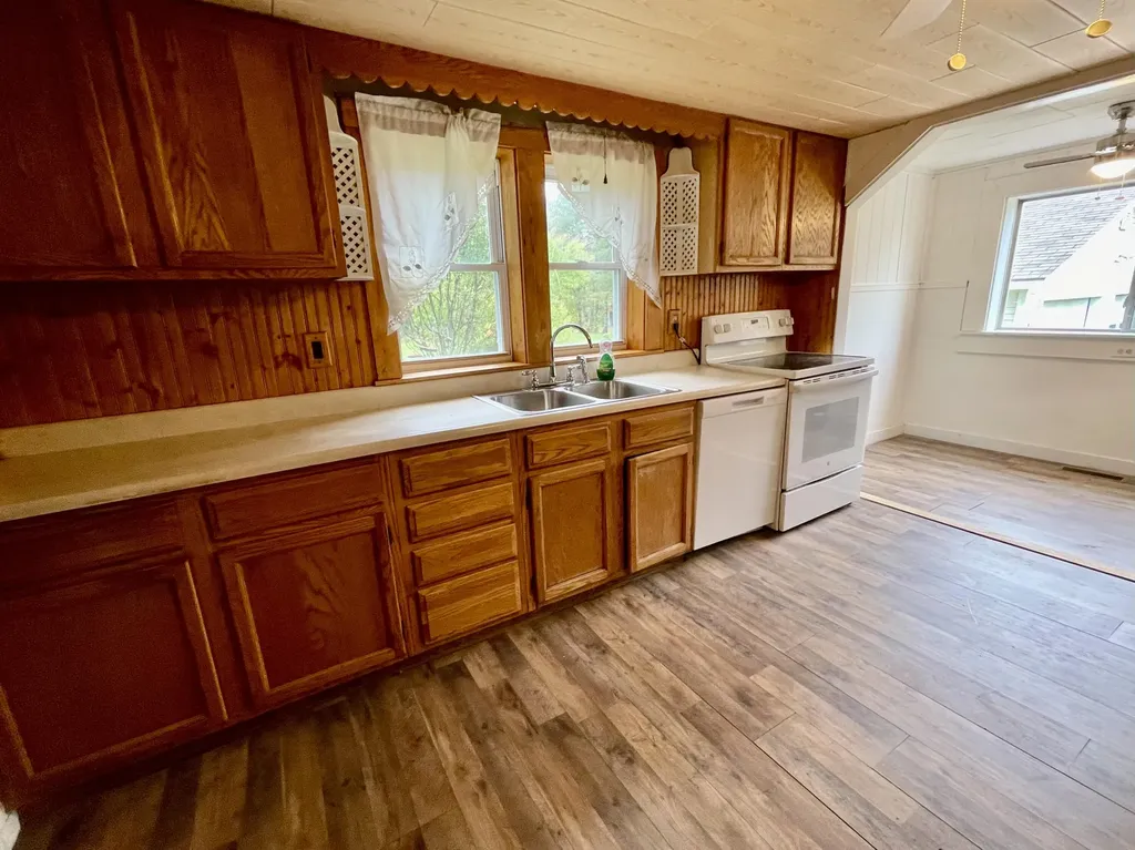 879 Hudson Road Glenburn ME 04401