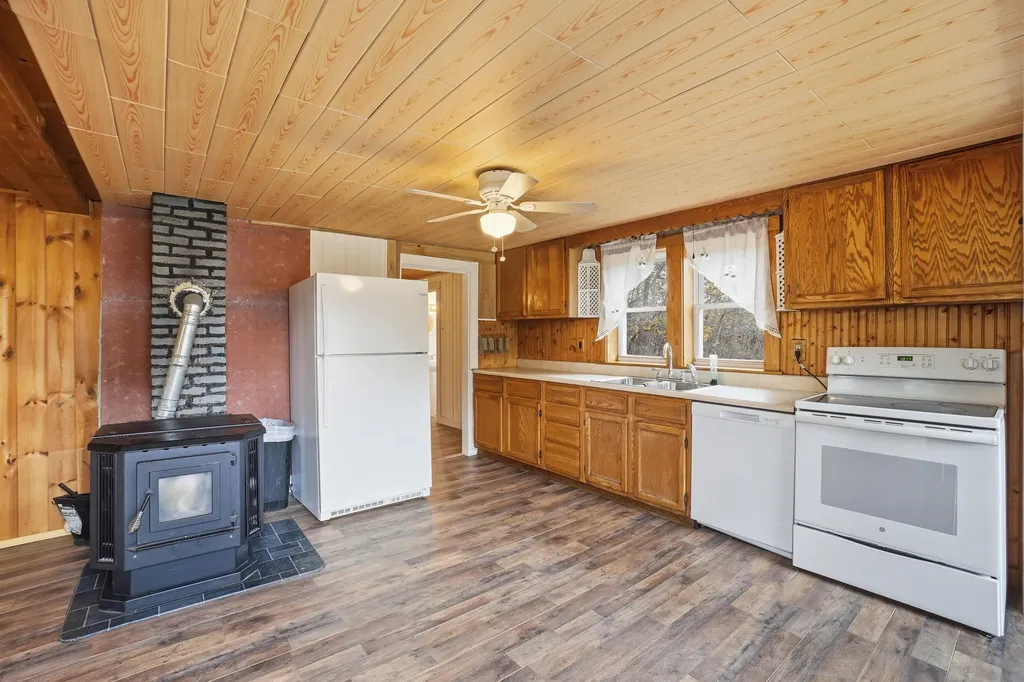 879 Hudson Road Glenburn ME 04401