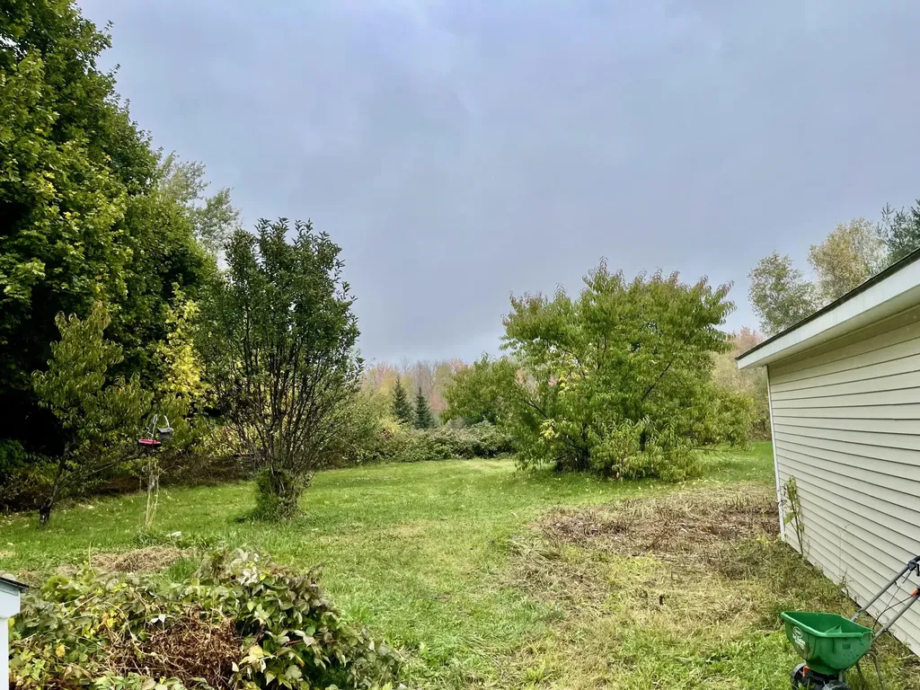 879 Hudson Road Glenburn ME 04401