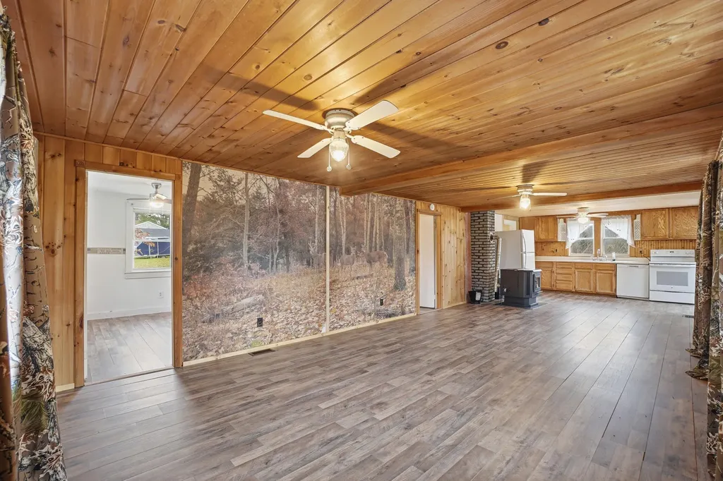 879 Hudson Road Glenburn ME 04401