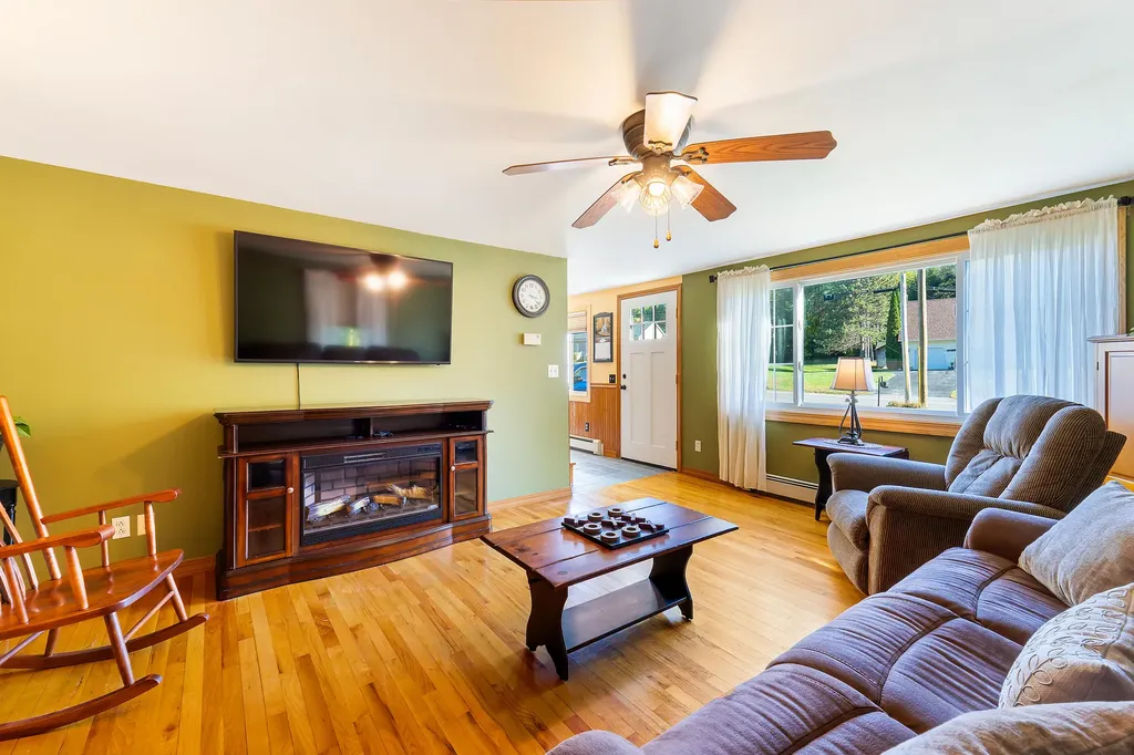 10 Loon Pond Road Sabattus ME 04280