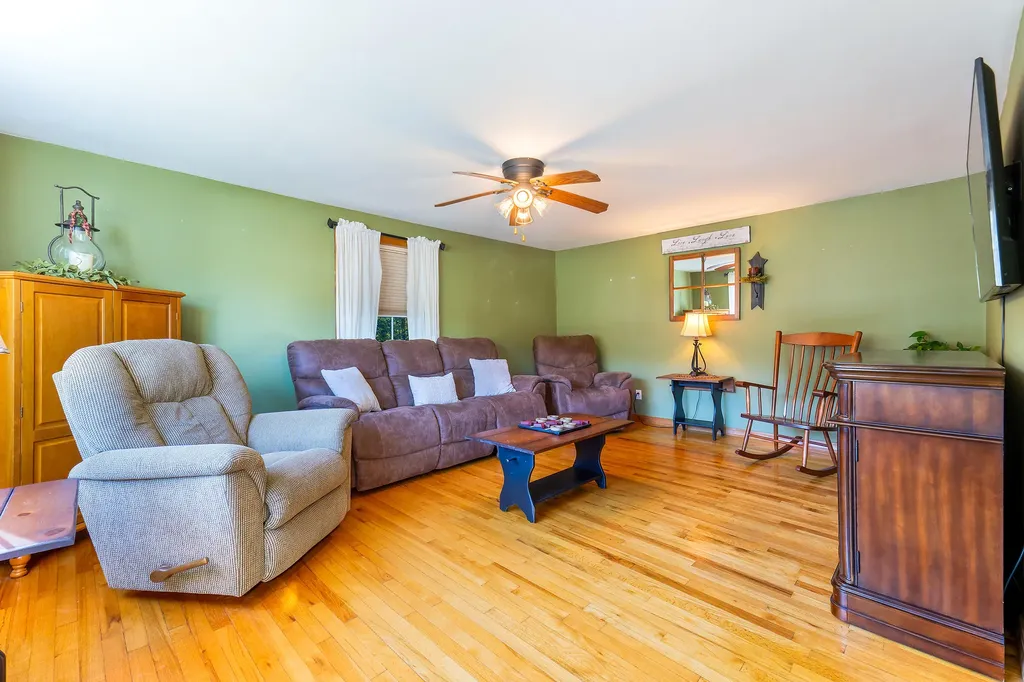 10 Loon Pond Road Sabattus ME 04280