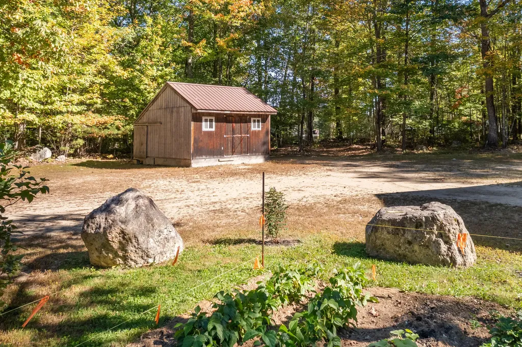 28 Oak Drive Gray ME 04039