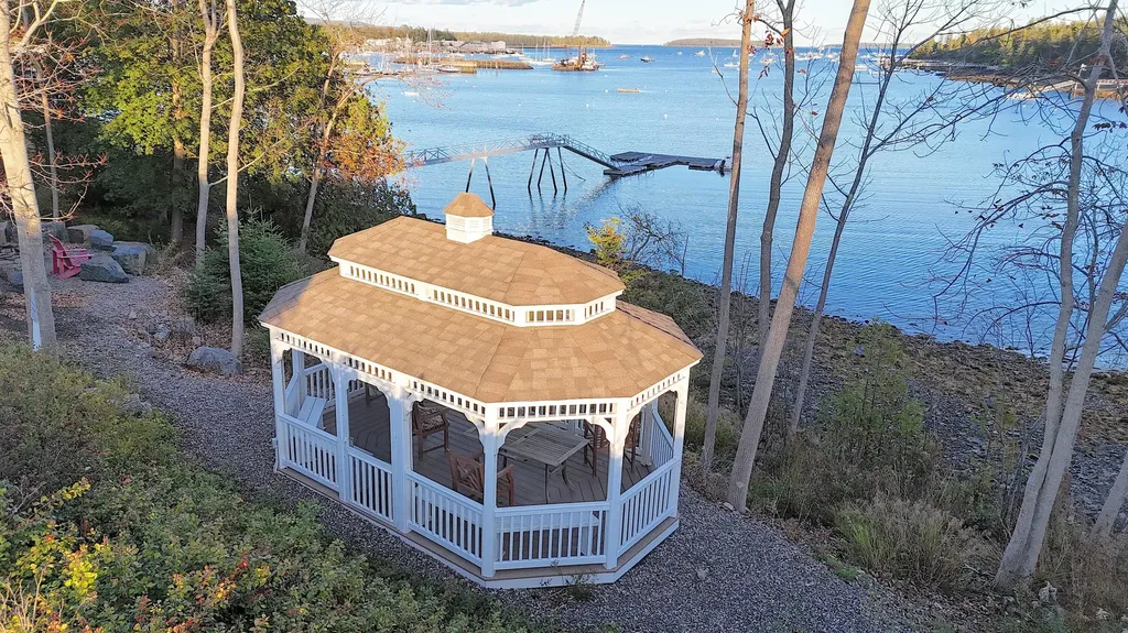 471 Main Street Southwest Harbor ME 04679