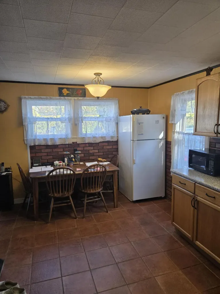 2549 Us Route 202 Winthrop ME 04364