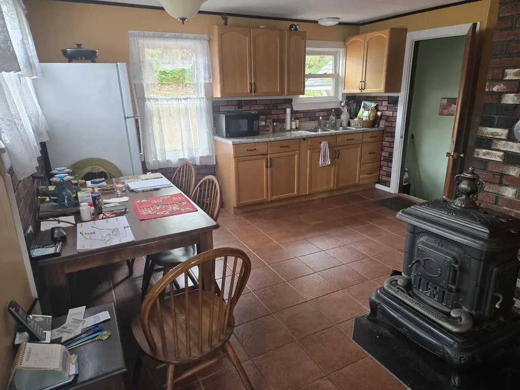 2549 Us Route 202 Winthrop ME 04364