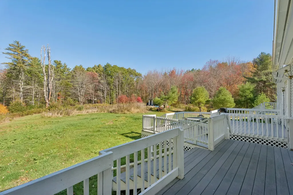 17 Chestnut Drive Topsham ME 04086