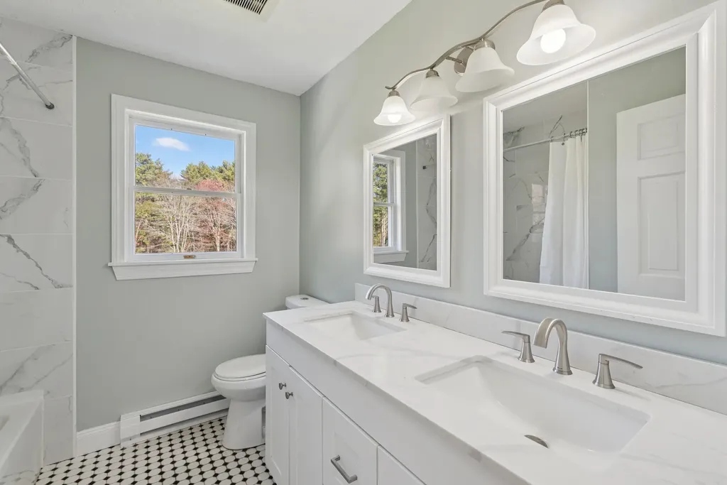 17 Chestnut Drive Topsham ME 04086