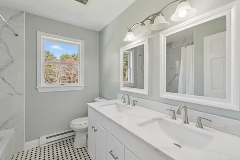 17 Chestnut Drive Topsham ME 04086