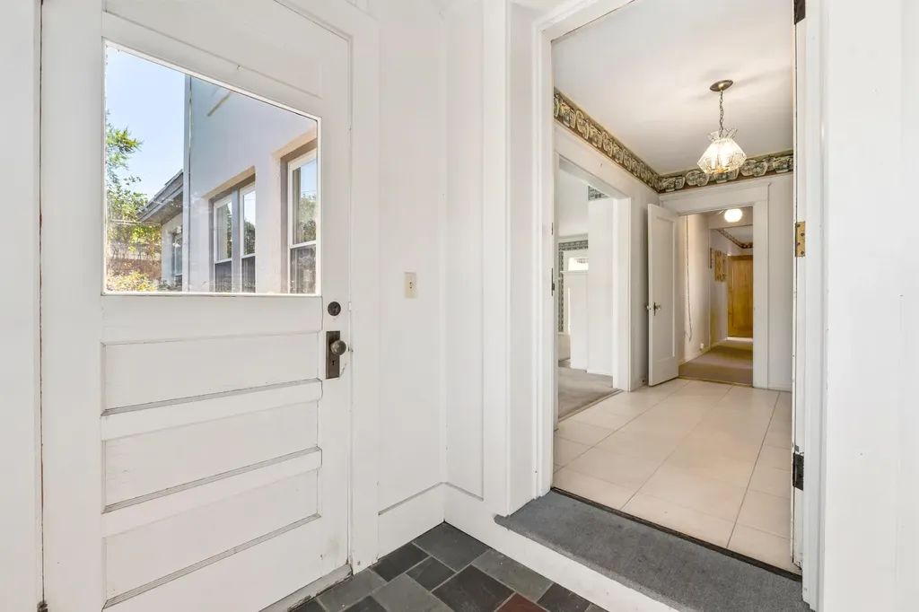 14 Nelke Place Lewiston ME 04240