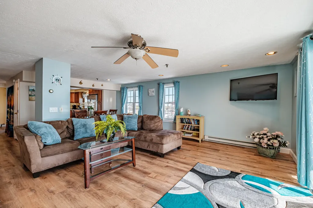 39 W. Grand Avenue Old Orchard Beach ME 04064
