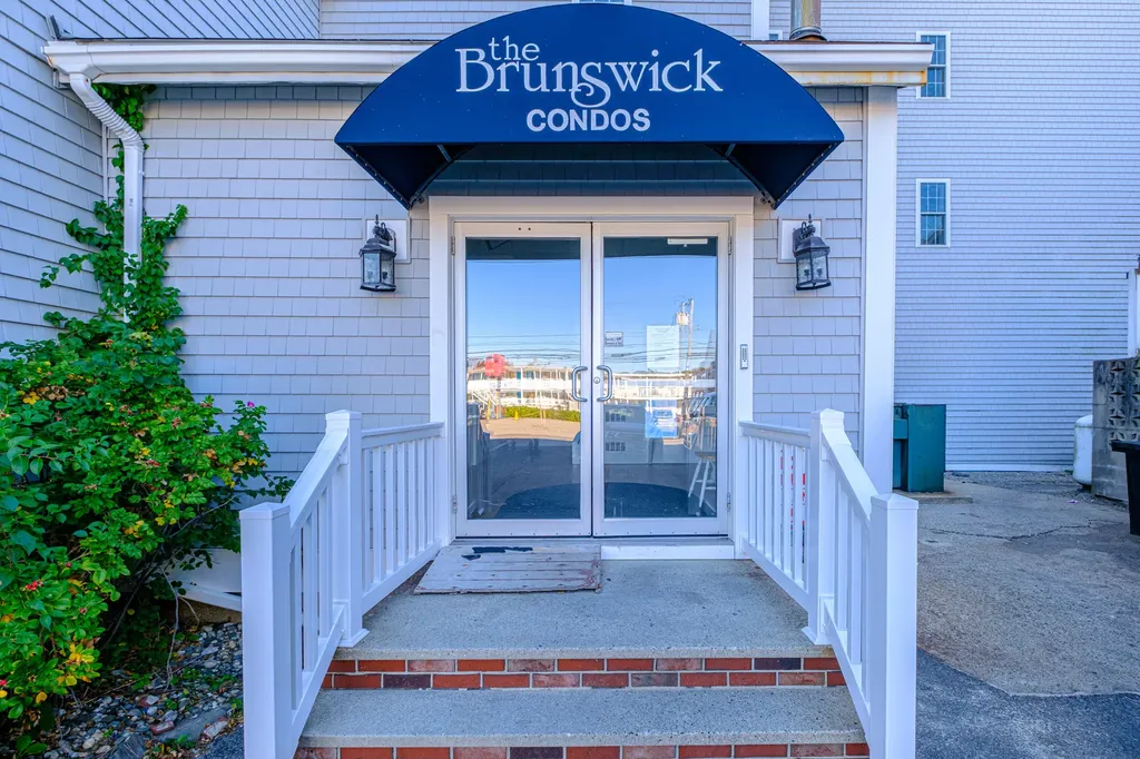 39 W. Grand Avenue Old Orchard Beach ME 04064