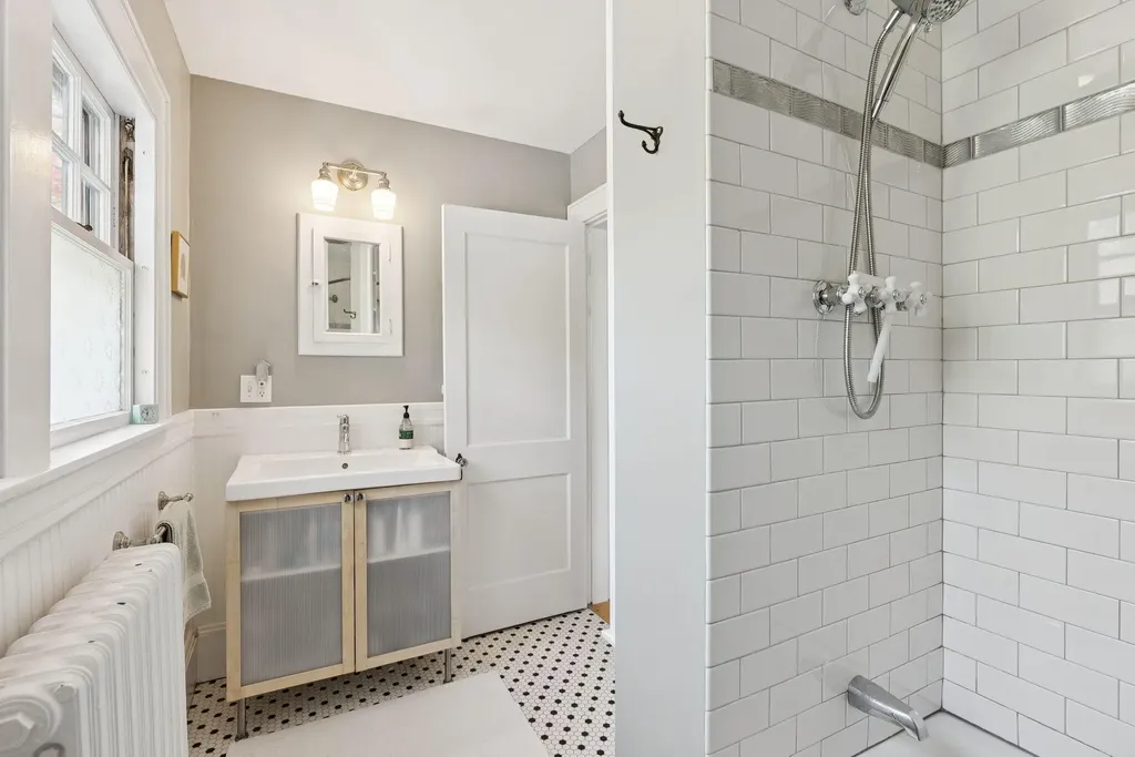 89 Clinton Street Portland ME 04103