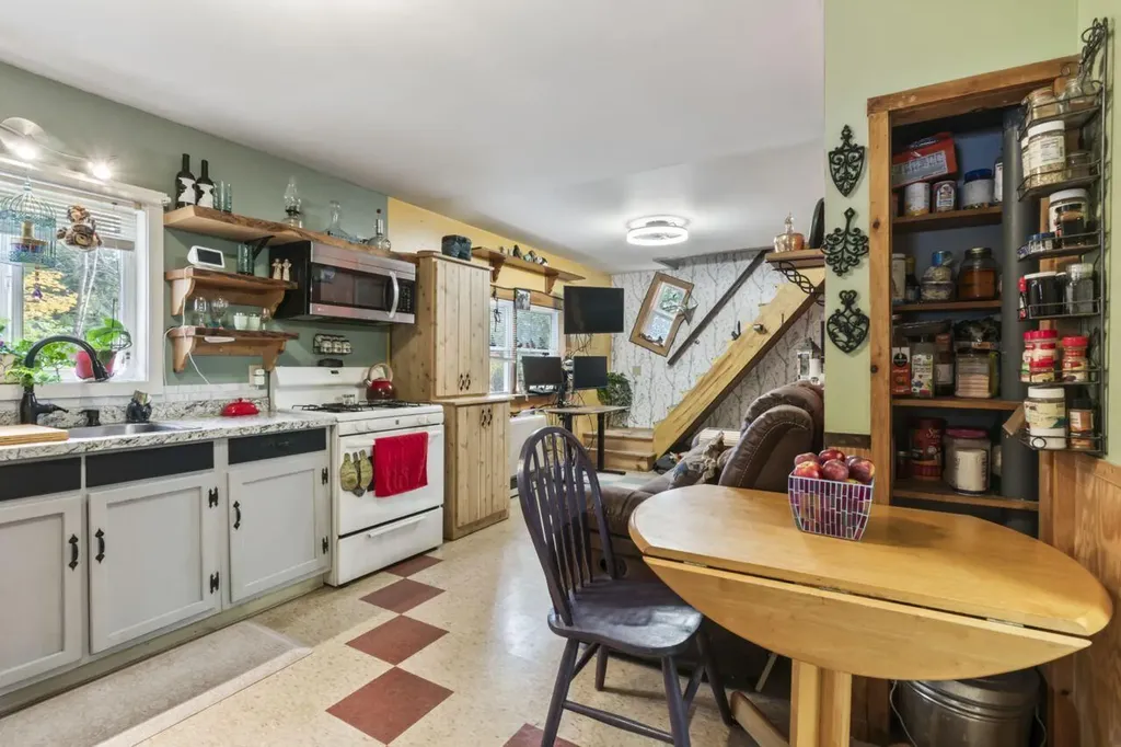 31 Sunflower Estates Rome ME 04963