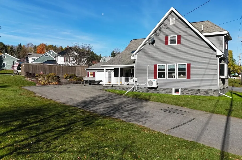 8 Benjamin Street Mars Hill ME 04758