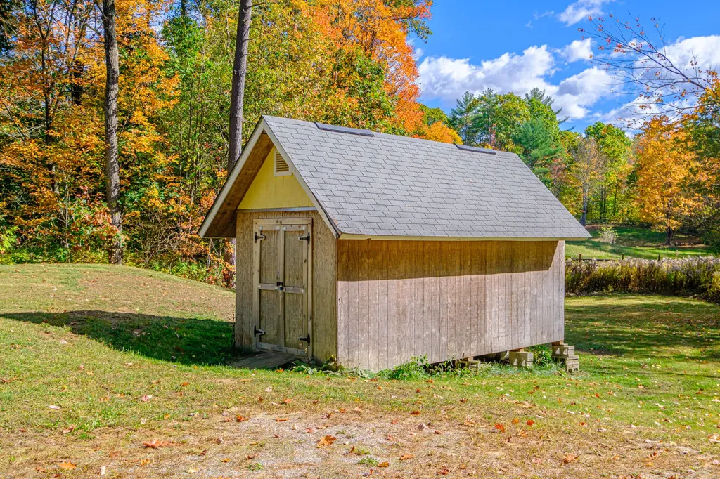 15 Seaward Road Turner ME 04282