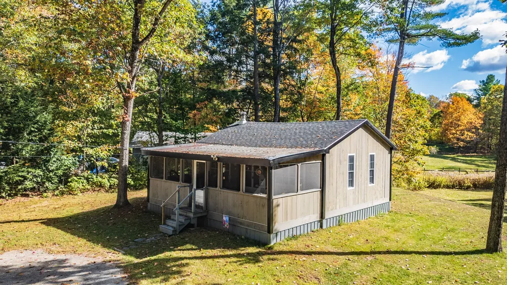 15 Seaward Road Turner ME 04282