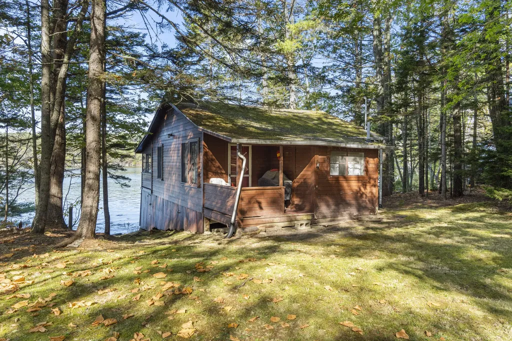 19 Riverside Avenue Edgecomb ME 04556