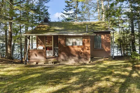 19 Riverside Avenue Edgecomb ME 04556