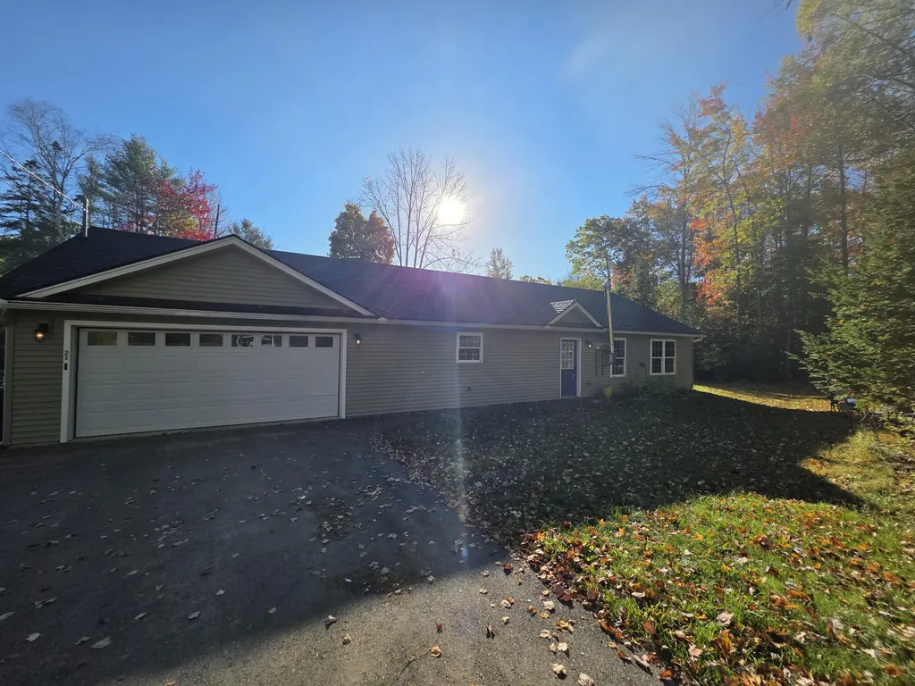 21 Maple Drive Levant ME 04456