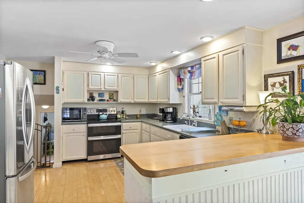 31 Stony Brook Lane Yarmouth ME 04096